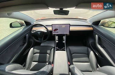 Седан Tesla Model 3 2020 в 