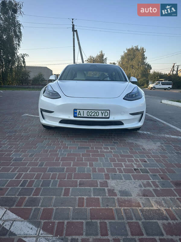 Седан Tesla Model 3 2021 в Киеве