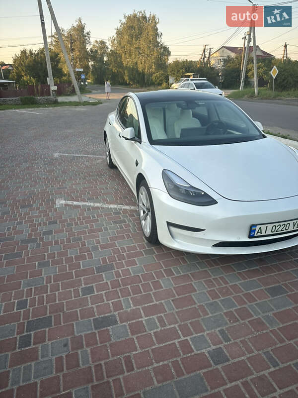 Седан Tesla Model 3 2021 в Киеве