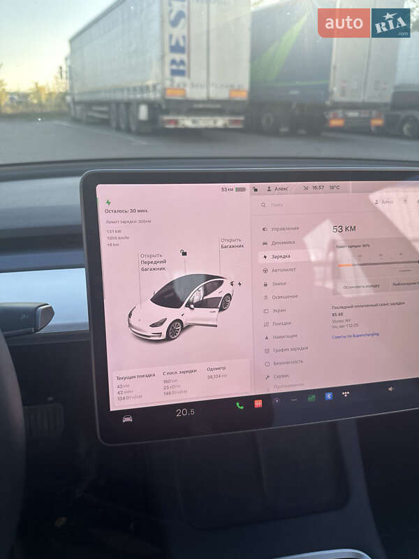 Седан Tesla Model 3 2021 в Киеве
