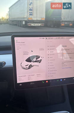 Седан Tesla Model 3 2021 в 