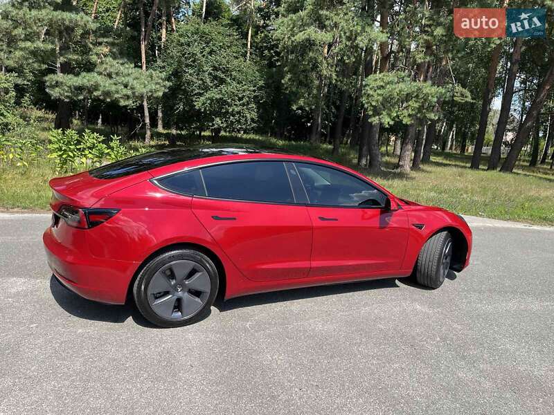 Седан Tesla Model 3 2022 в Макарове