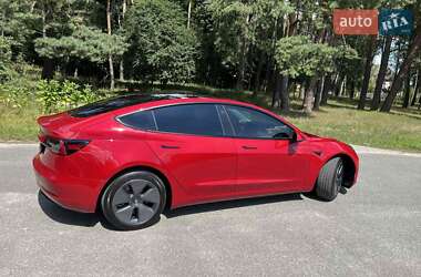 Седан Tesla Model 3 2022 в 