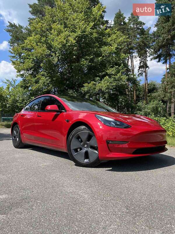 Седан Tesla Model 3 2022 в Макарове