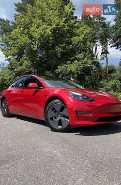 Седан Tesla Model 3 2022 в 