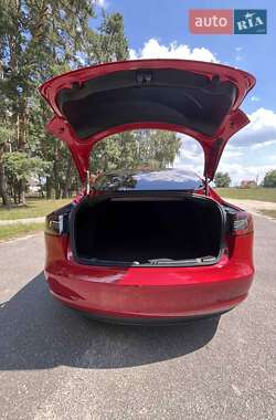 Седан Tesla Model 3 2022 в 