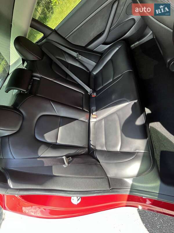 Седан Tesla Model 3 2022 в Макарове