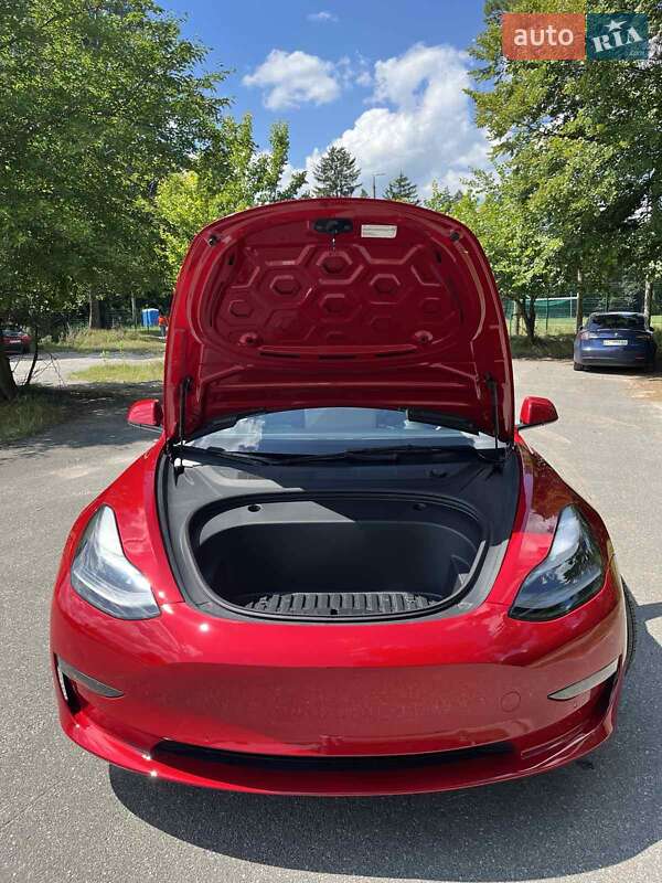 Седан Tesla Model 3 2022 в Макарове