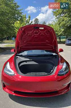 Седан Tesla Model 3 2022 в 