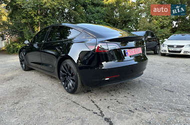 Седан Tesla Model 3 2022 в 