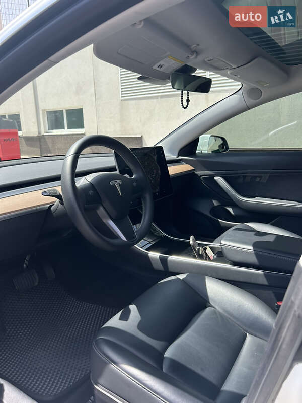 Седан Tesla Model 3 2019 в Одесі