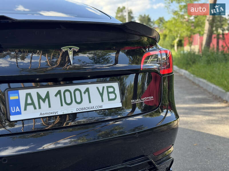 Седан Tesla Model 3 2021 в Житомирі