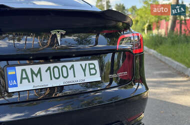 Седан Tesla Model 3 2021 в 