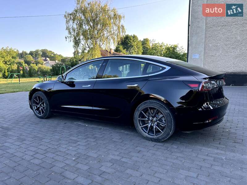 Седан Tesla Model 3 2019 в Тернополе