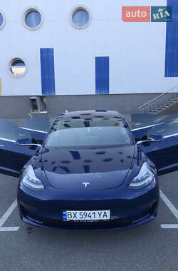 Седан Tesla Model 3 2018 в 