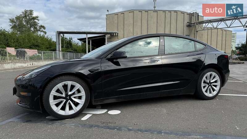 Седан Tesla Model 3 2021 в 