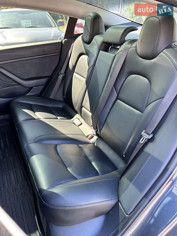 Седан Tesla Model 3 2018 в Сумах