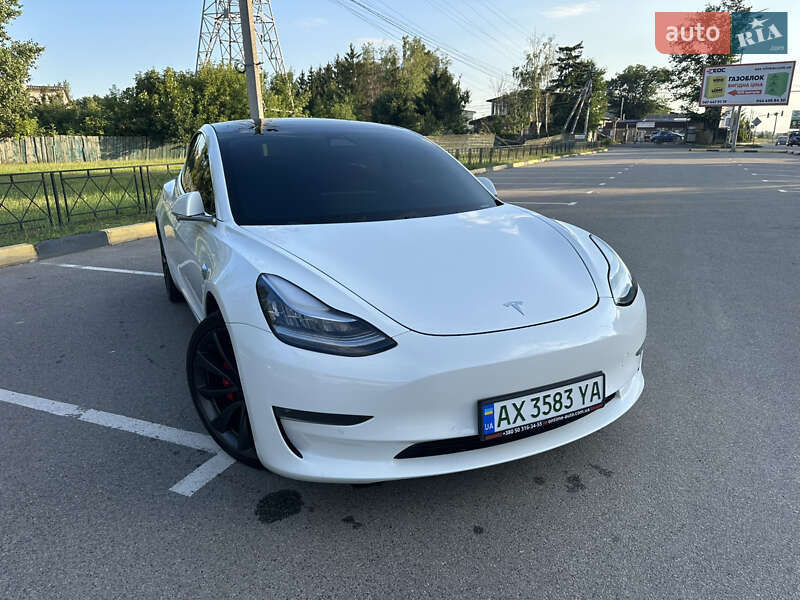 Седан Tesla Model 3 2019 в Києві