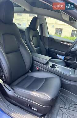 Седан Tesla Model 3 2023 в 
