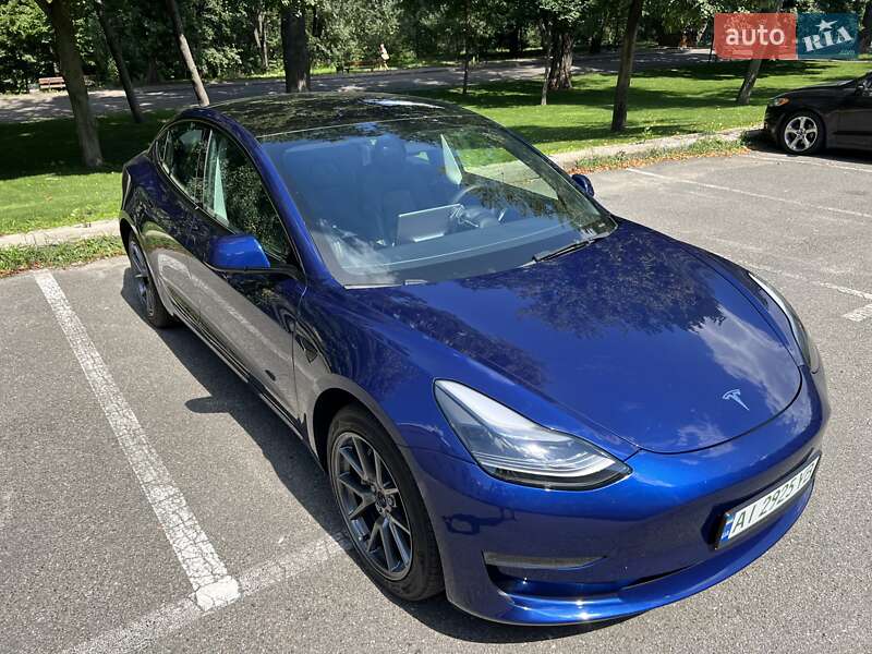 Седан Tesla Model 3 2023 в Києві