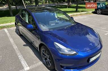 Седан Tesla Model 3 2023 в 