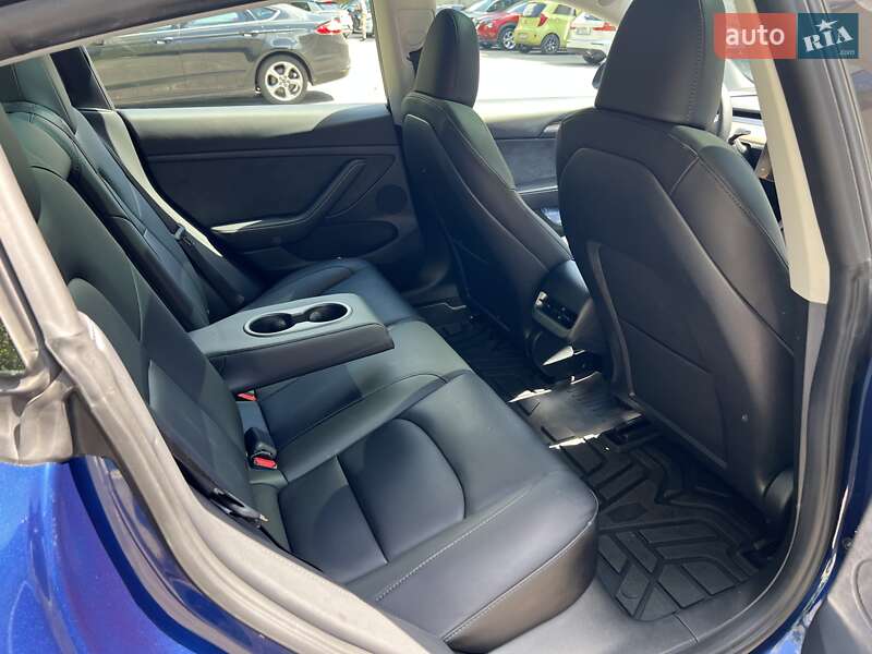 Седан Tesla Model 3 2023 в Києві