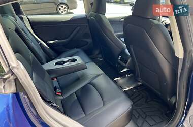 Седан Tesla Model 3 2023 в 