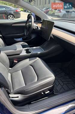 Седан Tesla Model 3 2023 в 
