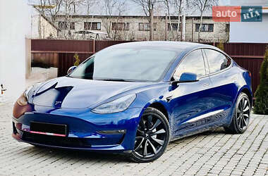 Седан Tesla Model 3 2022 в 