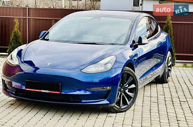Седан Tesla Model 3 2022 в 