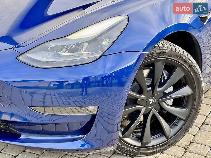 Седан Tesla Model 3 2022 в Києві
