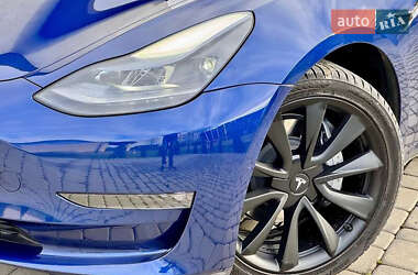 Седан Tesla Model 3 2022 в 