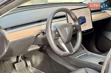 Седан Tesla Model 3 2022 в 