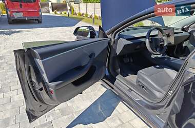 Седан Tesla Model 3 2024 в 