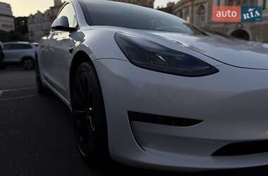 Седан Tesla Model 3 2022 в 