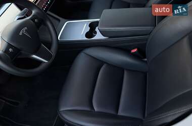 Седан Tesla Model 3 2022 в 