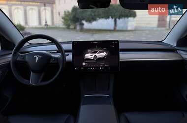 Седан Tesla Model 3 2022 в 