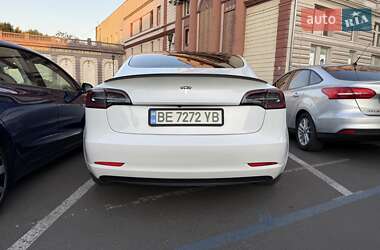 Седан Tesla Model 3 2022 в 