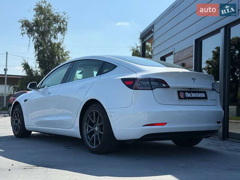Седан Tesla Model 3 2019 в Рівному