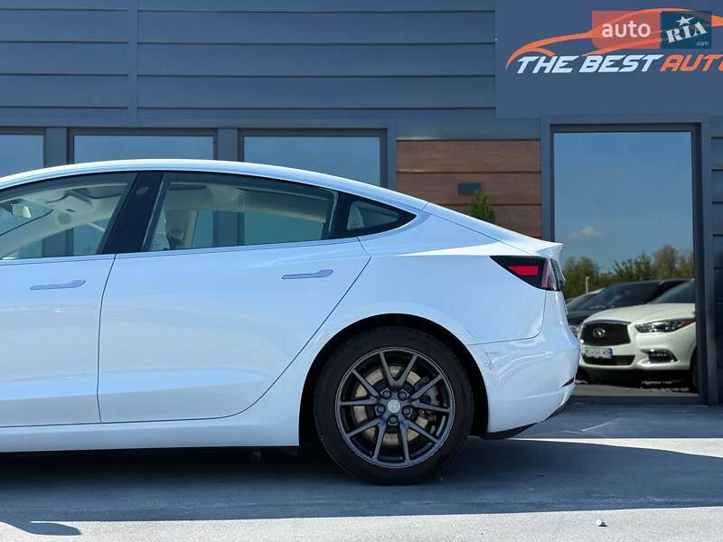 Седан Tesla Model 3 2019 в Рівному