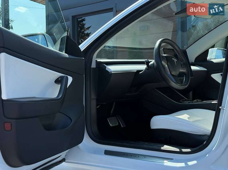 Седан Tesla Model 3 2019 в Рівному