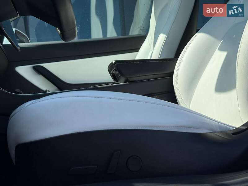 Седан Tesla Model 3 2019 в Рівному