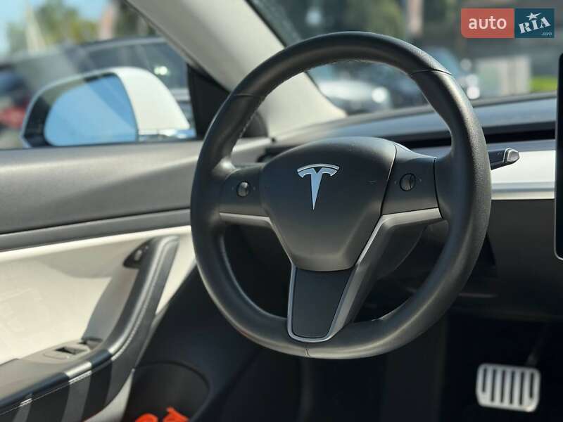 Седан Tesla Model 3 2019 в Рівному