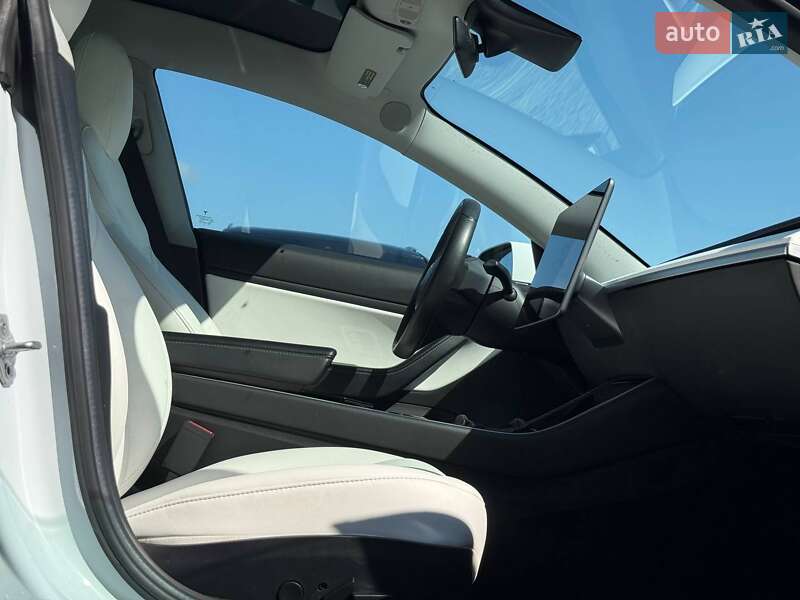 Седан Tesla Model 3 2019 в Рівному