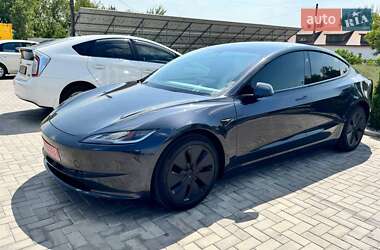 Седан Tesla Model 3 2024 в 