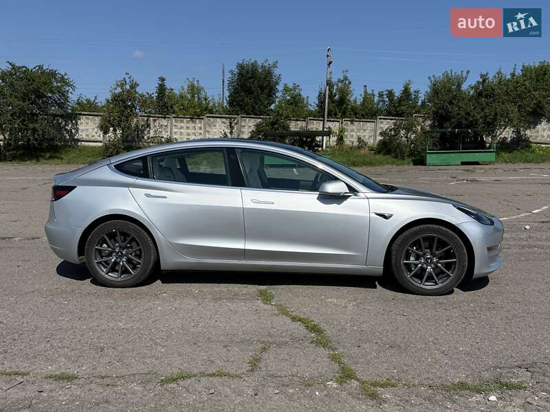 Седан Tesla Model 3 2018 в Рівному