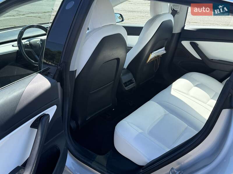 Седан Tesla Model 3 2018 в Рівному