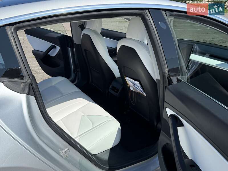 Седан Tesla Model 3 2018 в Рівному