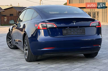 Седан Tesla Model 3 2021 в 