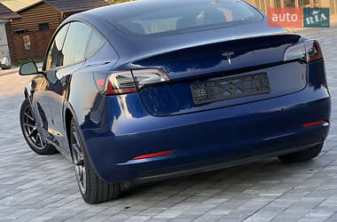 Седан Tesla Model 3 2021 в 